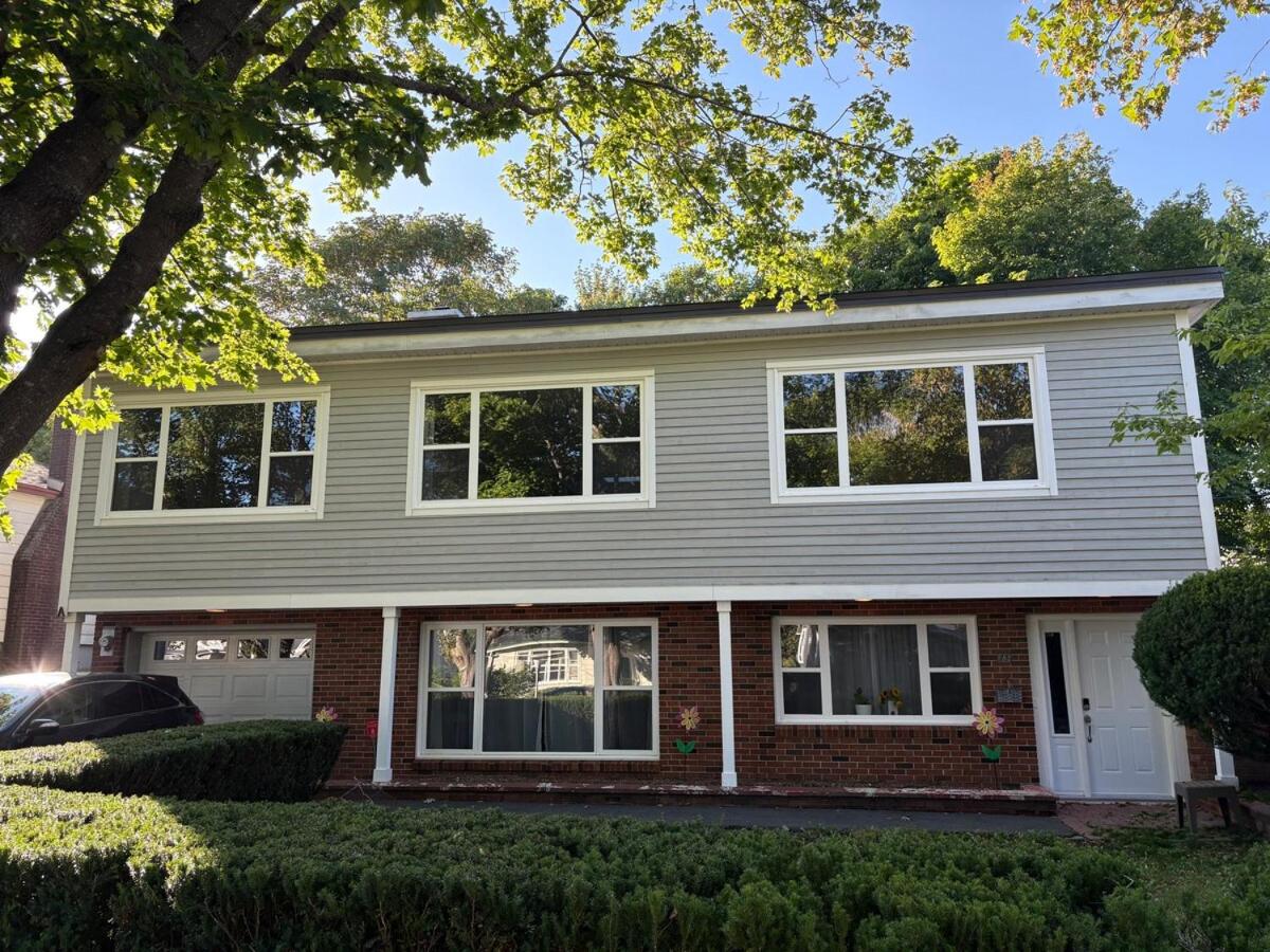 3 Bed 2 Bath Retro-Chic Comfort on the Crescent - B&B San Juan de Terranova