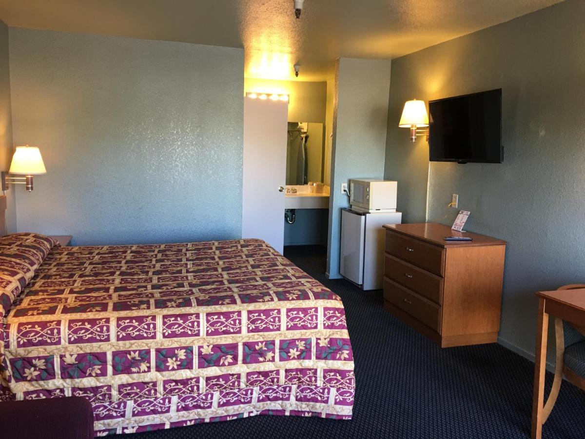 King Room - Non-Smoking