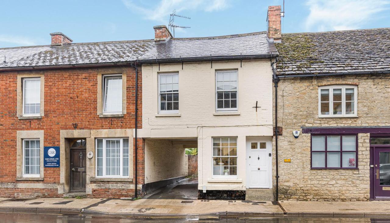 Newly renovated 2-bed house in Lechlade with parking - B&B Lechlade