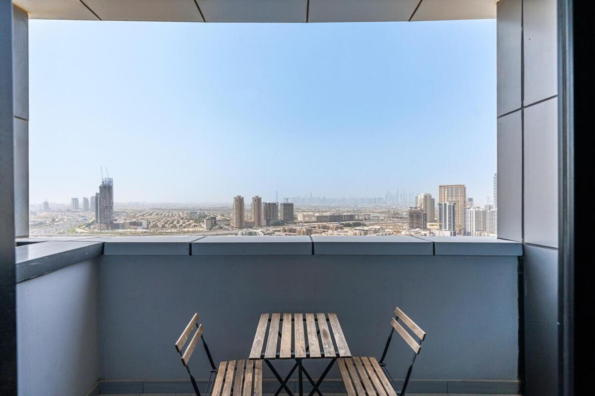 Modern Studio with City Views Near Miracle Garden - B&B Dubai