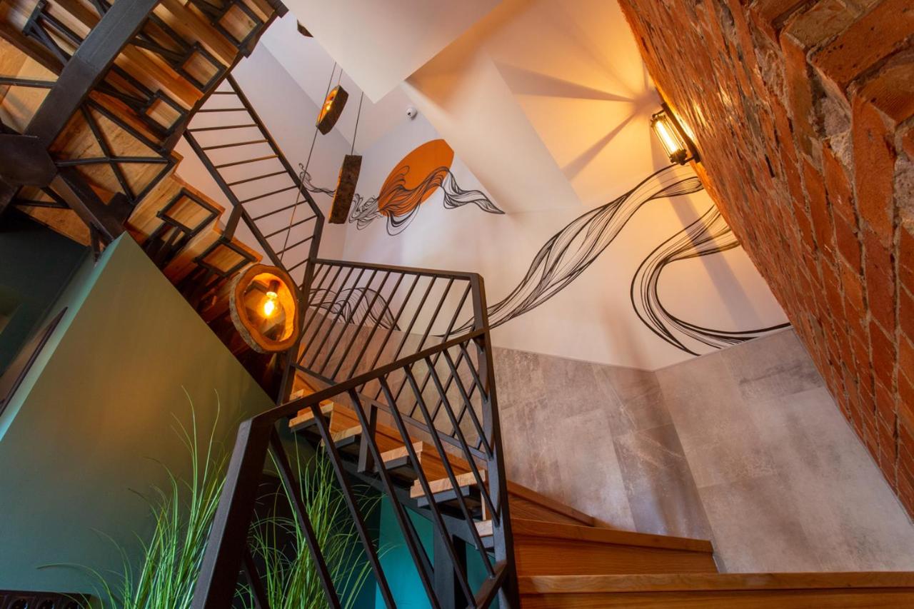 Стильна квартира в центрі на Харківській набережній 3 - B&B Kharkiv
