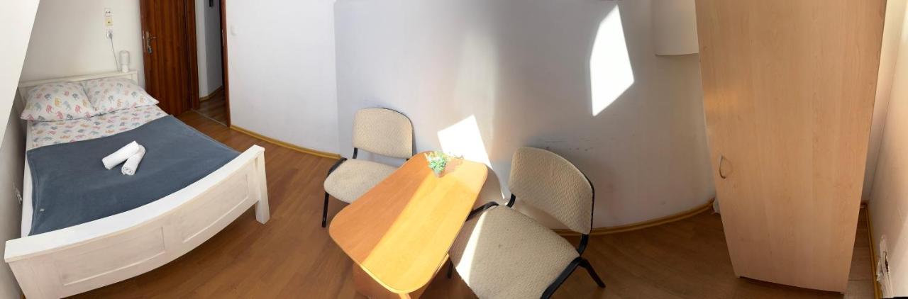 Camera Matrimoniale Standard con Bagno in Comune