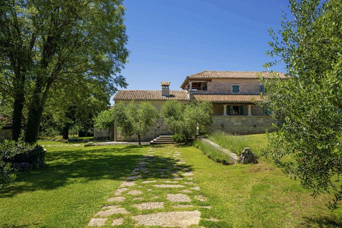 Villa Salambati 9 in Salambati (Haus für 8-9 Personen) - Chambres d'hôtes Svetvinčenat