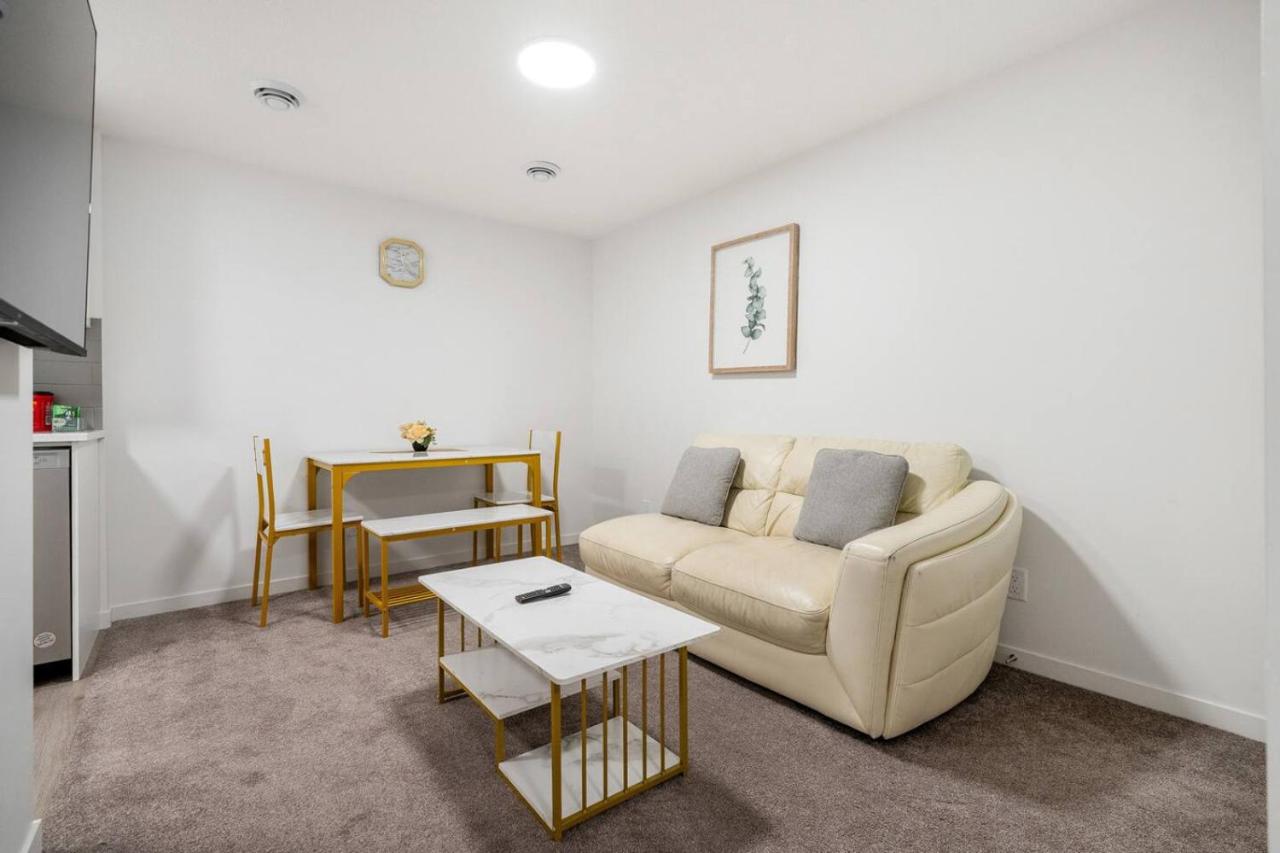 Private Basement Magnolia Retreat Family Friendly Suite near Seton and Lake - B&B Shepard