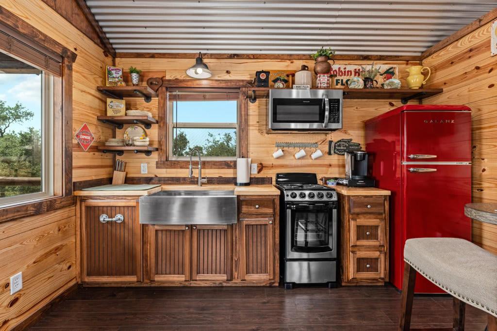 Hill Country Cabin - Cozy Rustic Getaway - B&B Fredericksburg