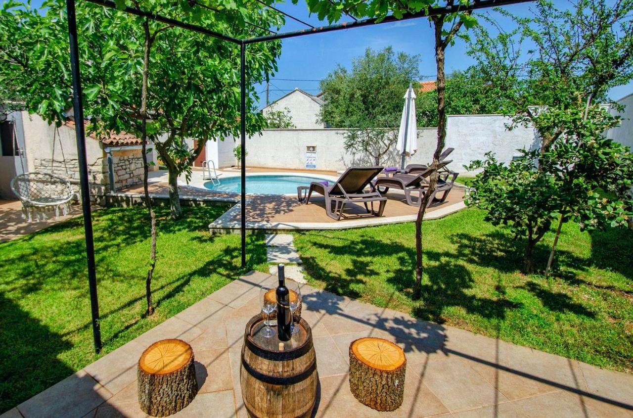 Villa Rosana in Muntić - Haus für 4-5 Personen - Chambres d'hôtes Pula