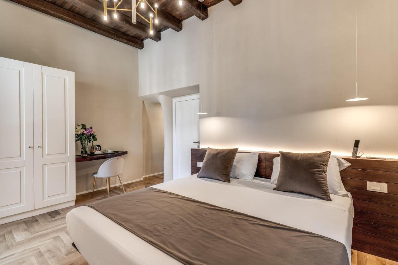 Double Room with Pantheon View 2nd Floor