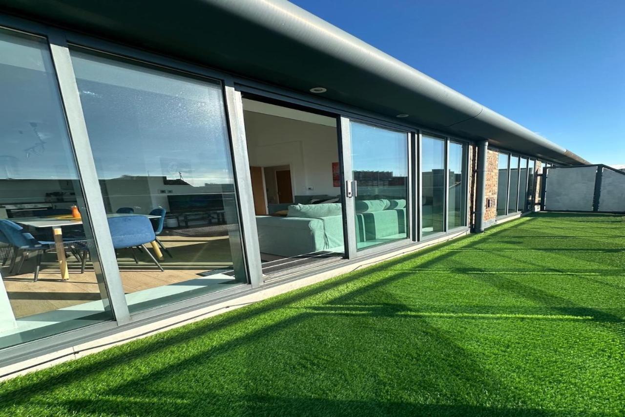 City Centre Penthouse on Concert Square with City Views - Ferienwohnung Liverpool