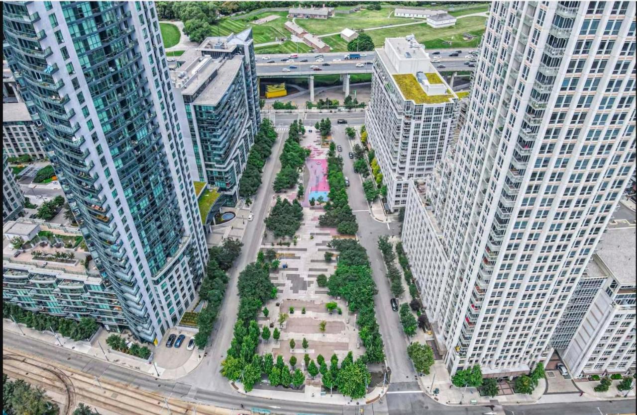 Downtown Cozy 1BR Condo- Steps from Lake & King street - B&B Toronto