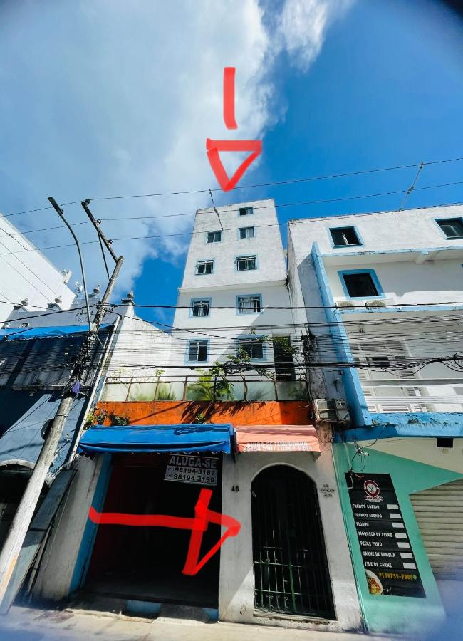 Quarto, sala, cozinha e banheiro menos de 2 minutos da praia do Porto da Barra-101-46 - B&B Salvador