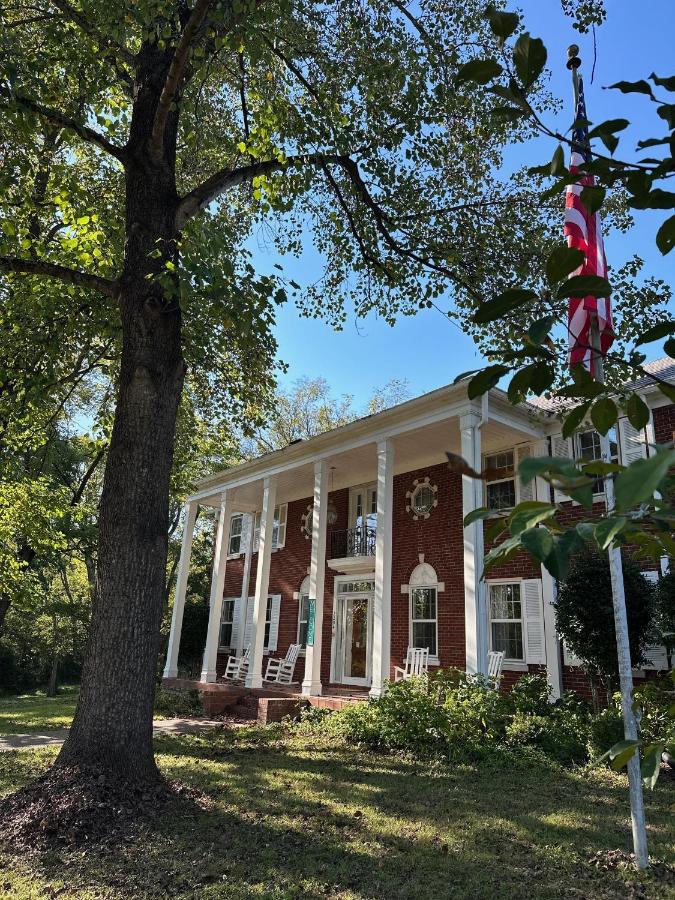 Charmed Manor-5 mi to DT, Opry & Airport, Beautiful Antique Estate, Sleeps 12 - B&B Nashville