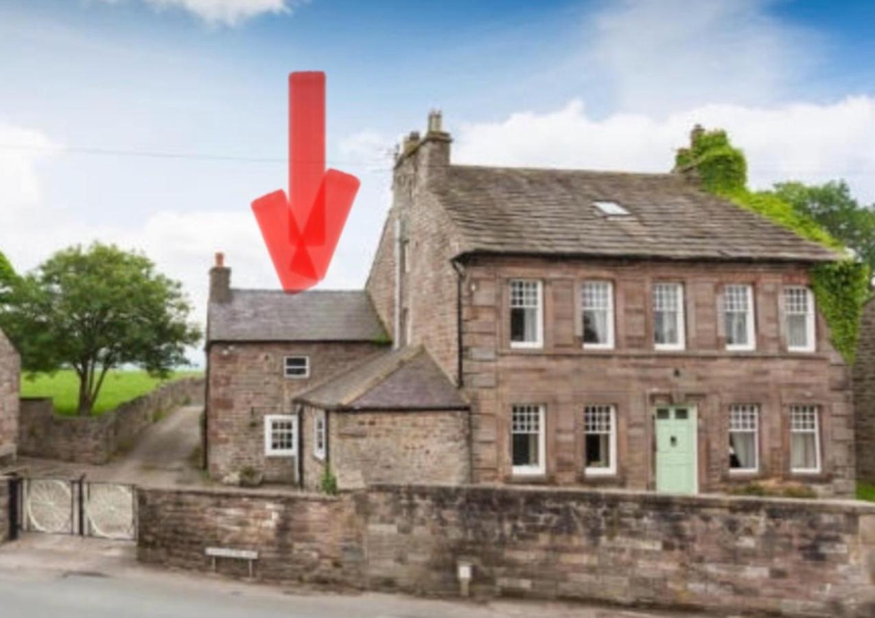 The Snug- A beautiful and characterful property connected to a historic Georgian Manor House - Bed and Breakfast Overton