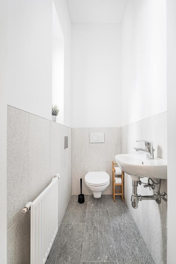 Trendy Schönbrunn Apartment - Bed and Breakfast Wenen