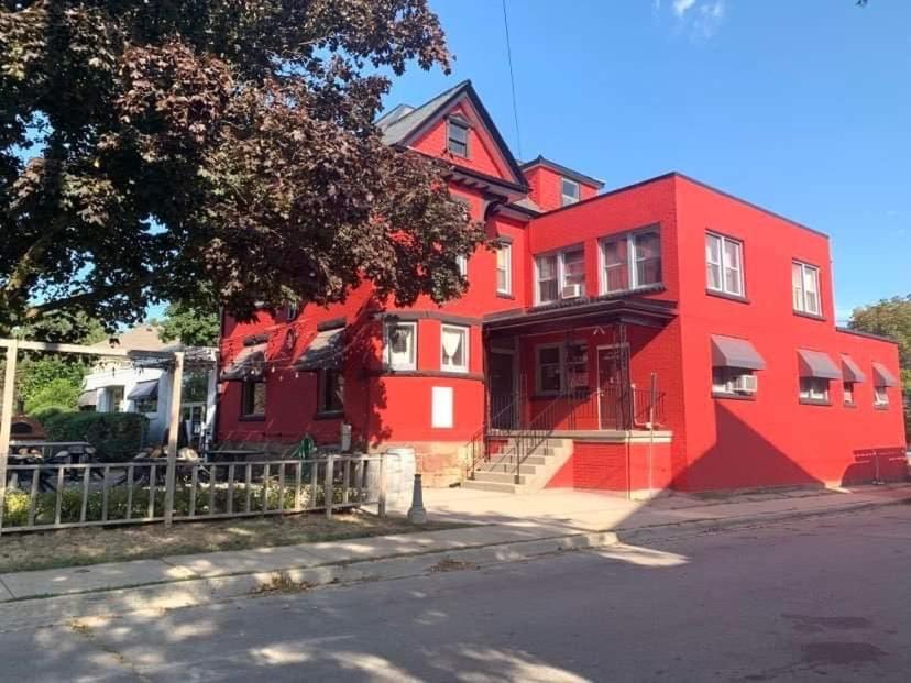 Great natural light Apartment in Historic Building - B&B Grimsby