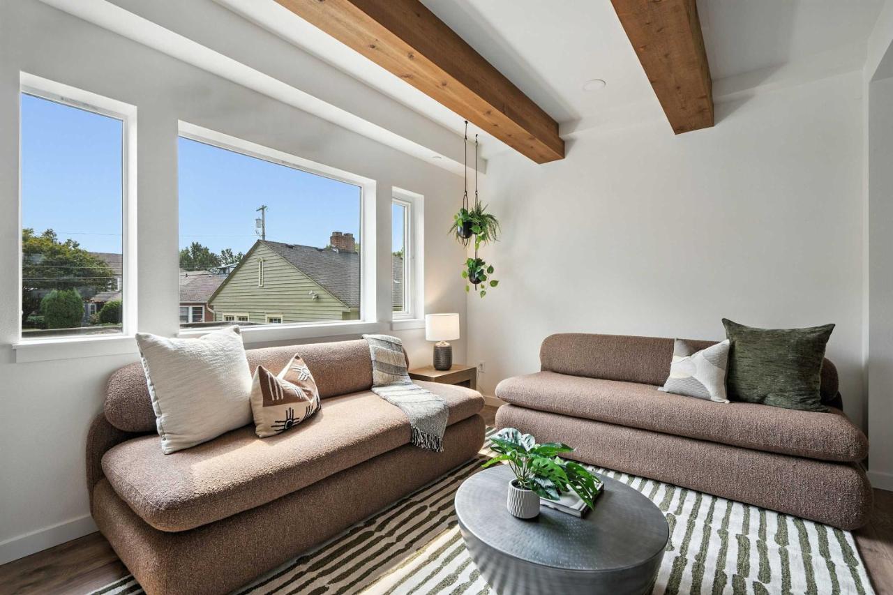 The Adelynn - Sleek 2BR House in Portland - Walk to Everything - B&B Portland