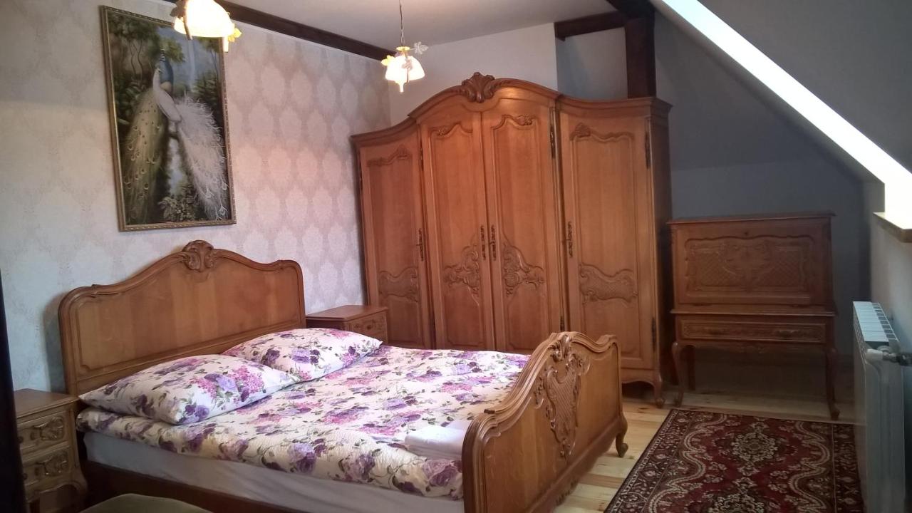 Honeymoon Suite