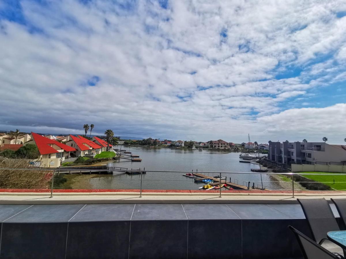 Apartment mit 1 Schlafzimmer, Balkon und Aussicht auf das Wasser
