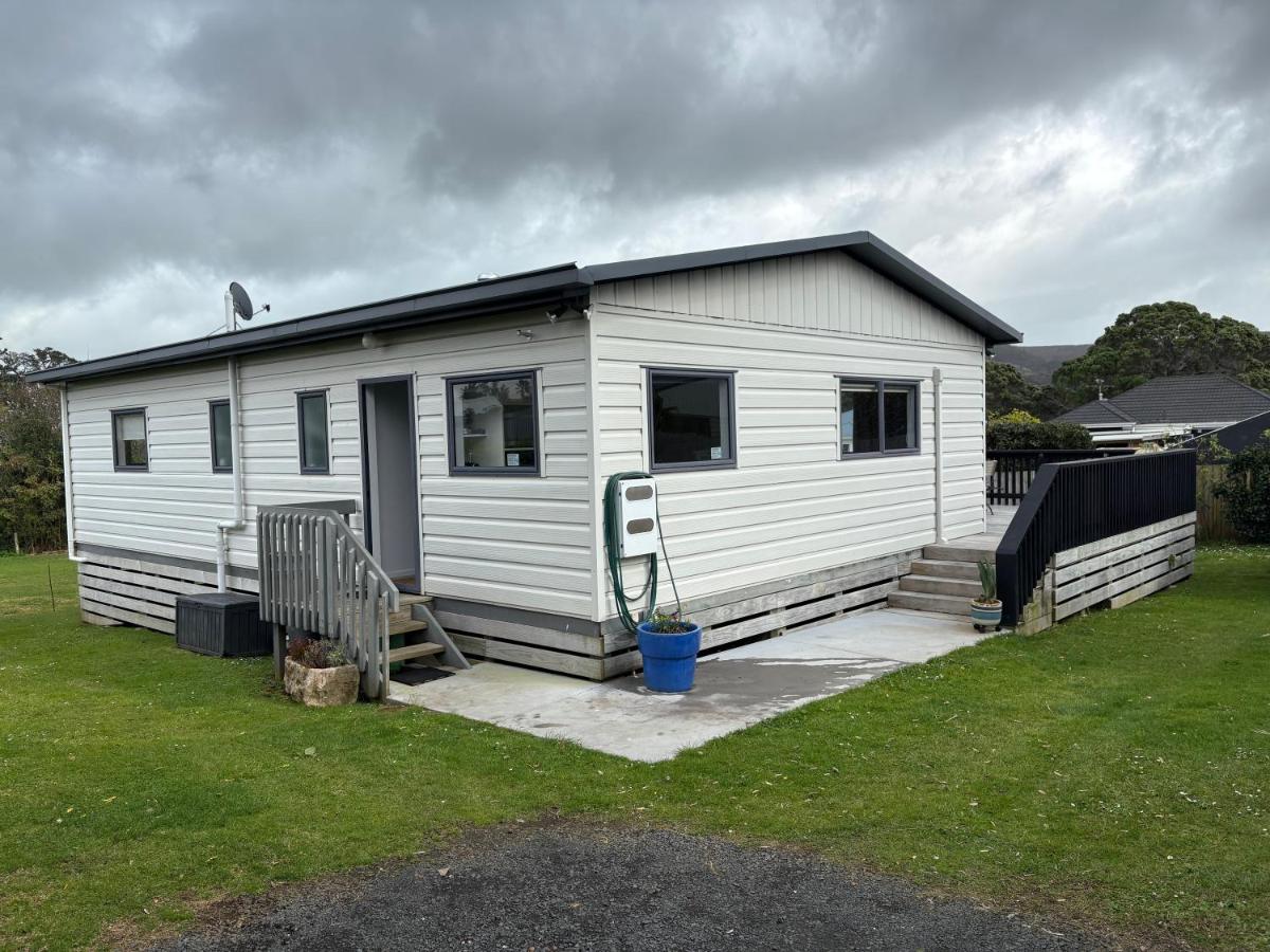 Raglan family bach - free fibre wifi - lots of privacy - Great beds and shower almost in town - Ferienwohnung Raglan
