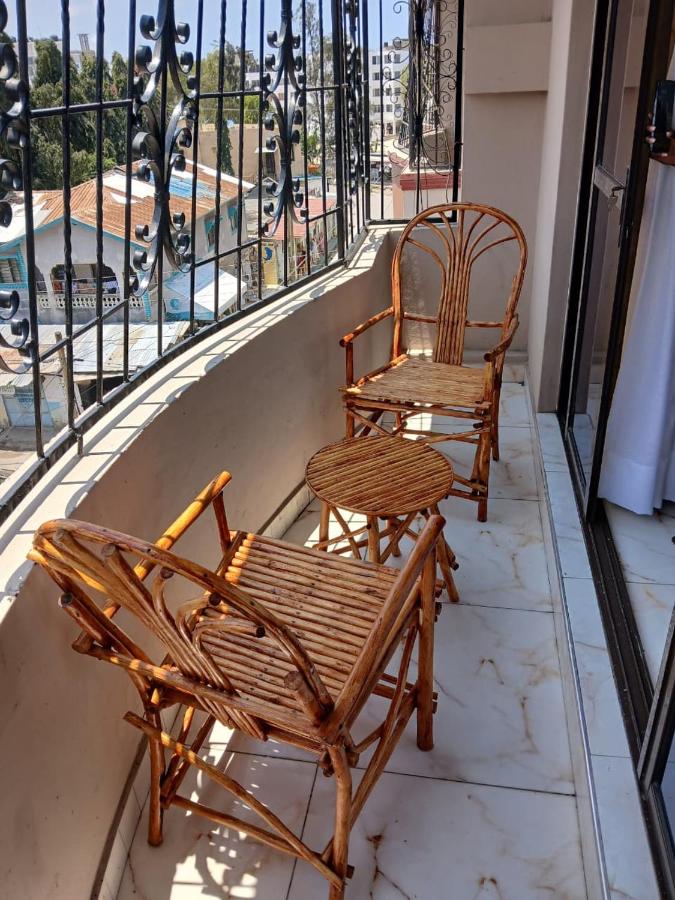 Flynn Stays - B&B Bamburi