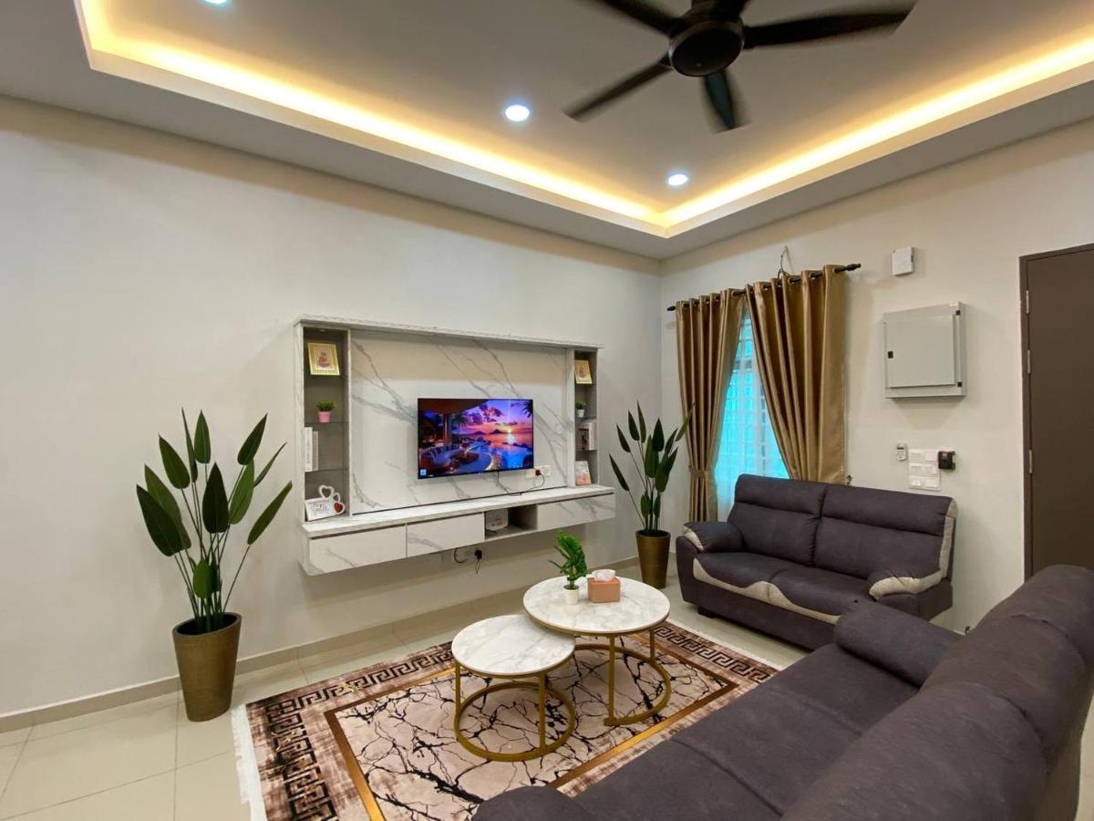 Homestay Casa Ninety Two Ayer Molek Melaka - B&B Malacca