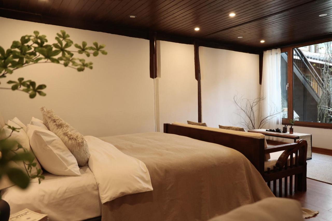 Chambre Lit Queen-Size - Vue sur Jardin