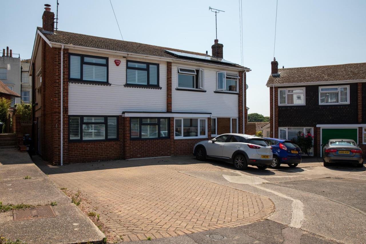 Modern 3 Bed Home with Garden and Parking - B&B Broadstairs