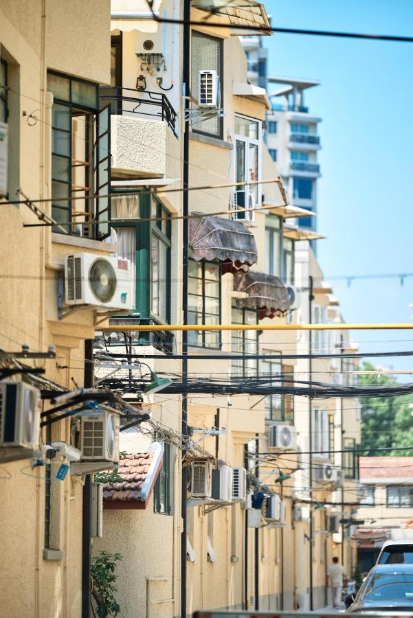 duplex 1 bedroom apartment on Wuyuan Road close Changshu Road station - B&B Shanghai