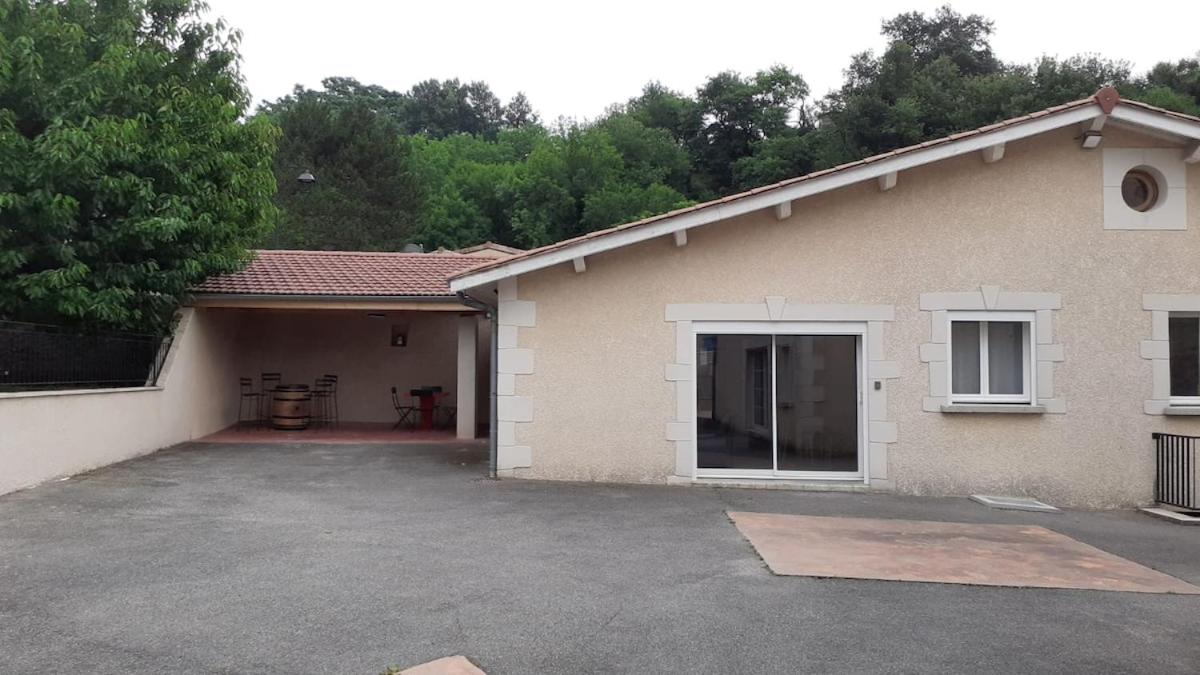 Maison de 80m2 avec cour fermée et sécurisée - B&B Crozes-Hermitage