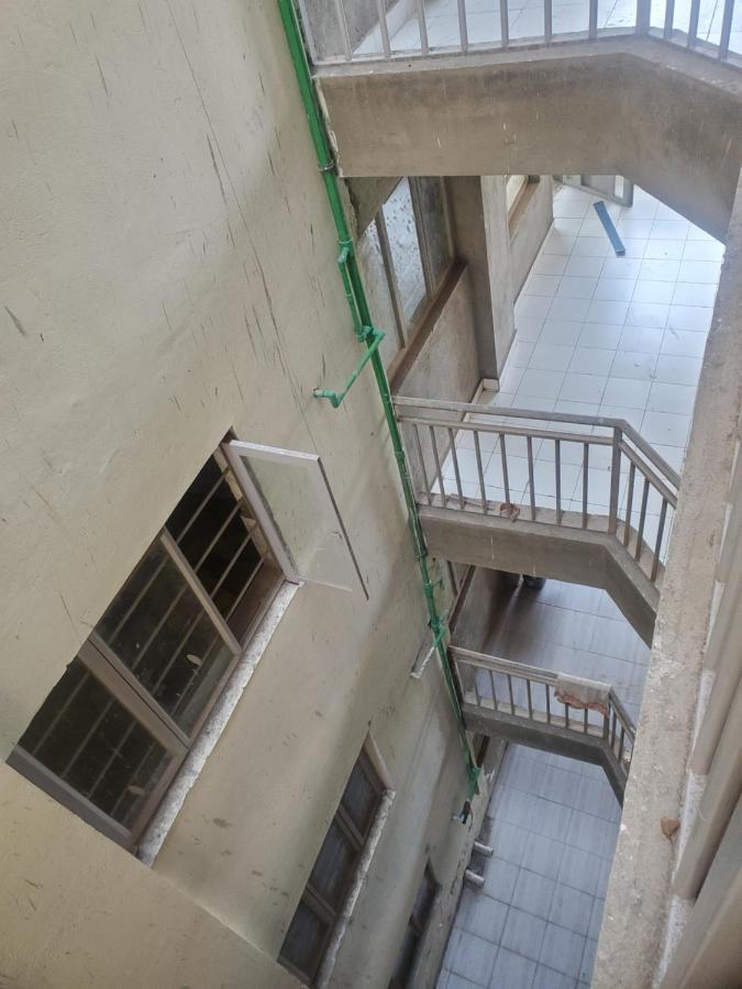 Premier homes w free parking n lift - Chambres d’hôtes Rungiri