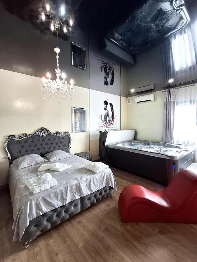 La discrète romantique, appartement avec jacuzzi - Bed and Breakfast Charavines