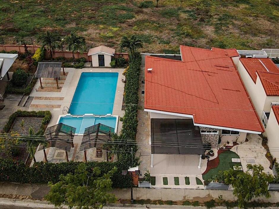 JJ Lux Residential - B&B Jacó