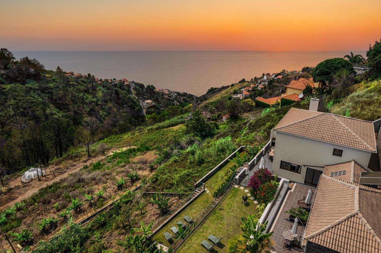 Meerblick - 3-Bett Villa mit Terrassen & Hot-Tub - B&B Fajã da Ovelha