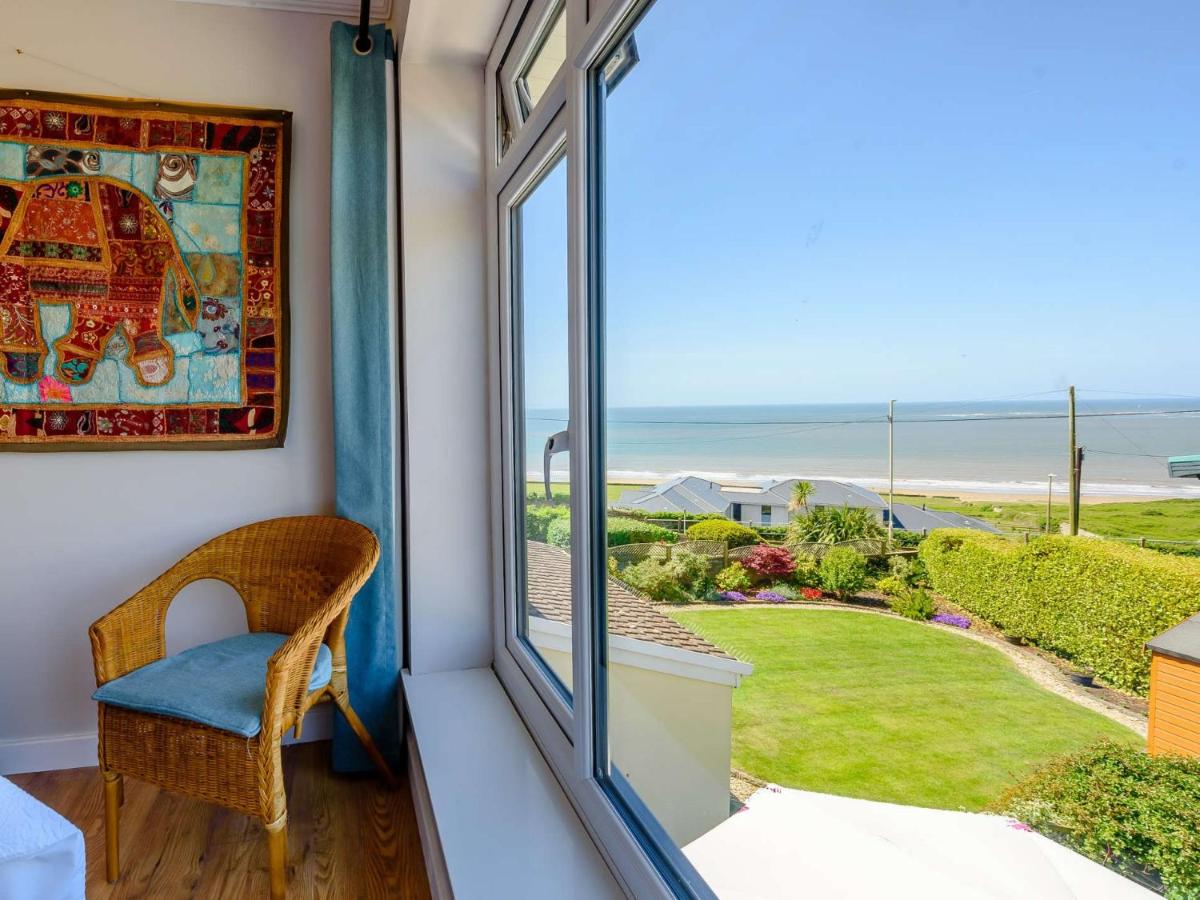 4 Bed in Ogmore-By-Sea 87141 - B&B Saint Brides Major