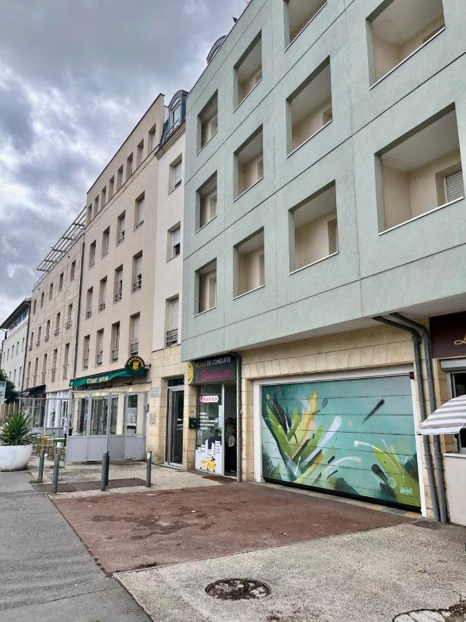 Savannah - apartment with balcony and parking - Bed and Breakfast Talence