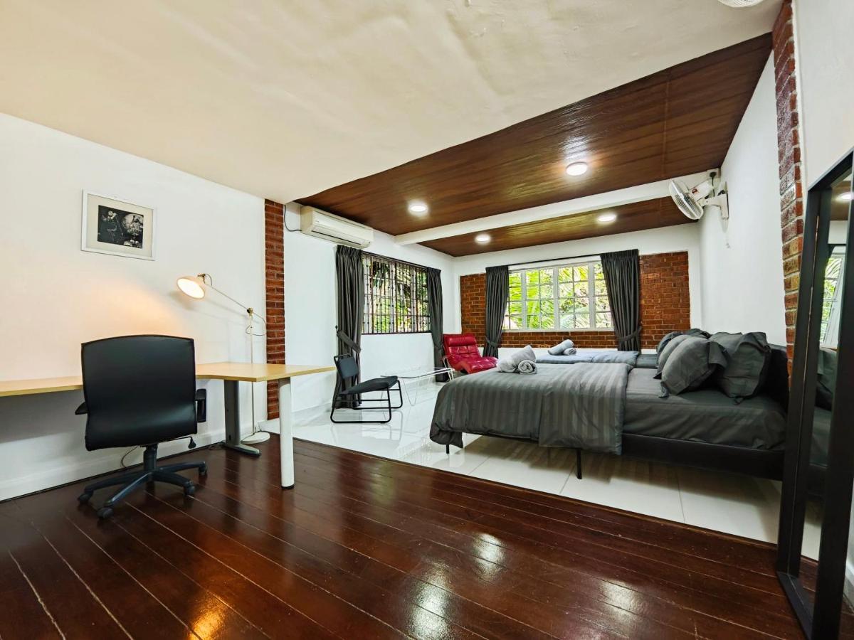 Quadruple Room with Shared Bathroom