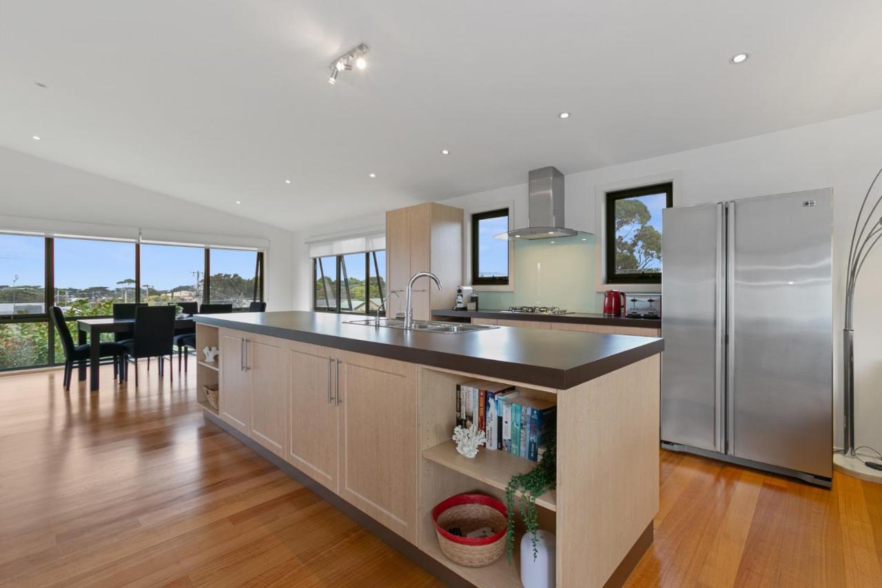 OCEAN SOUNDS - Central Family home for 11 - B&B Apollo Bay