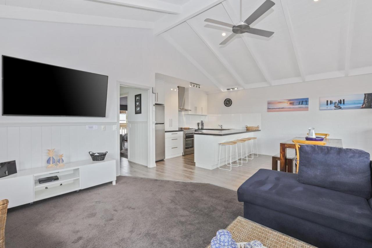 Deck 2 Sea - Ocean and hill views, sleeps 10 - Chambres d'hôtes Apollo Bay