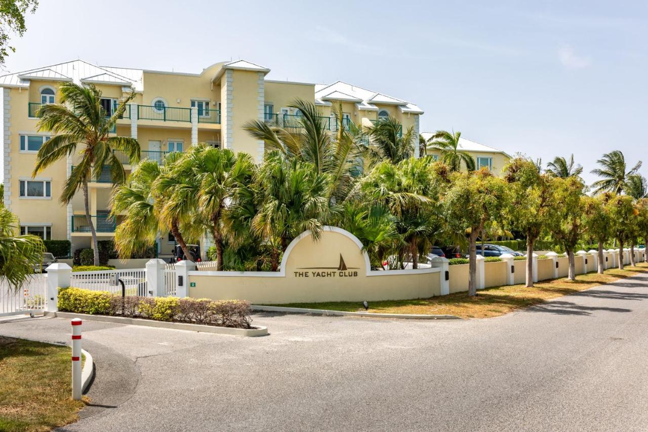 2 Bdrm Stunning Marina View at The Yacht Club C5 - Chambres d'hôtes Providenciales