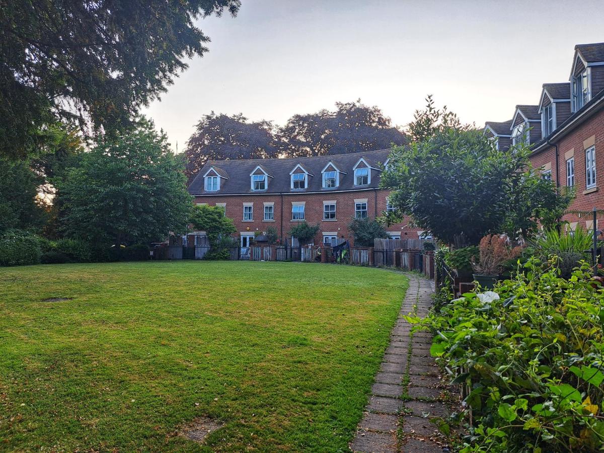 All Saints Crescent - B&B Westbury