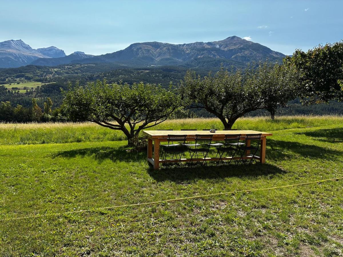 Joli appartement avec superbe extérieur - B&B Jausiers