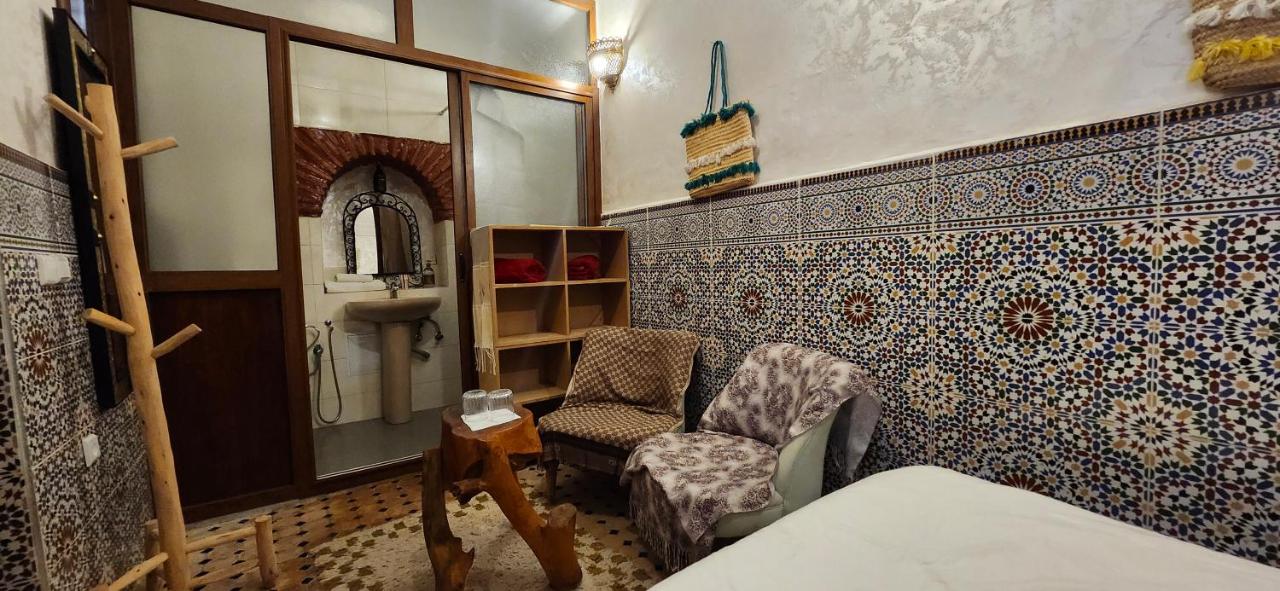 Standard Double Room with Shared Bathroom