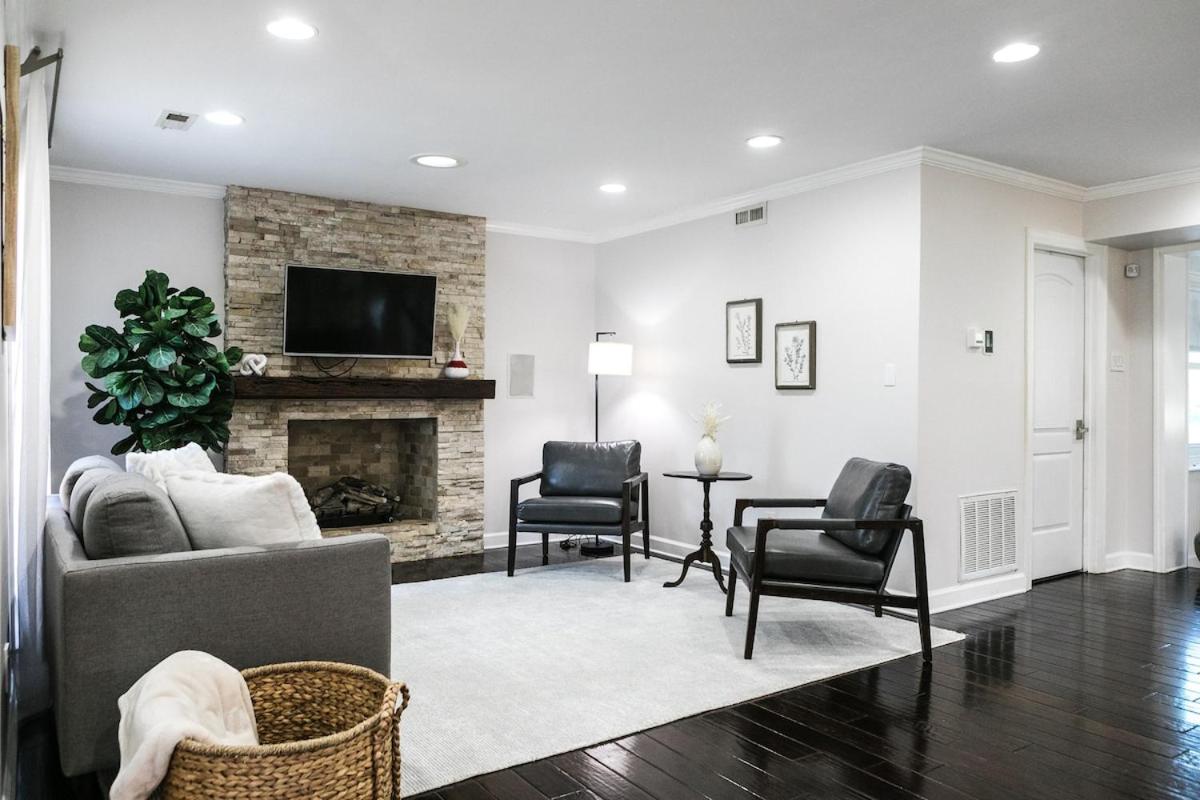Cozy Home with POOL plus CHEFS kitchen in Prime Area - Ferienwohnung Charlotte