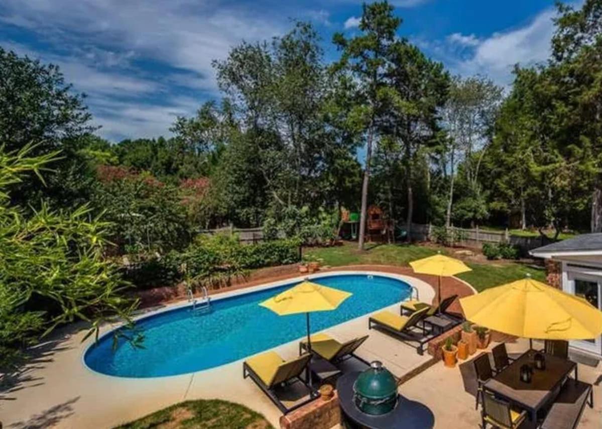 Cozy Home with POOL plus CHEFS kitchen in Prime Area - Ferienwohnung Charlotte
