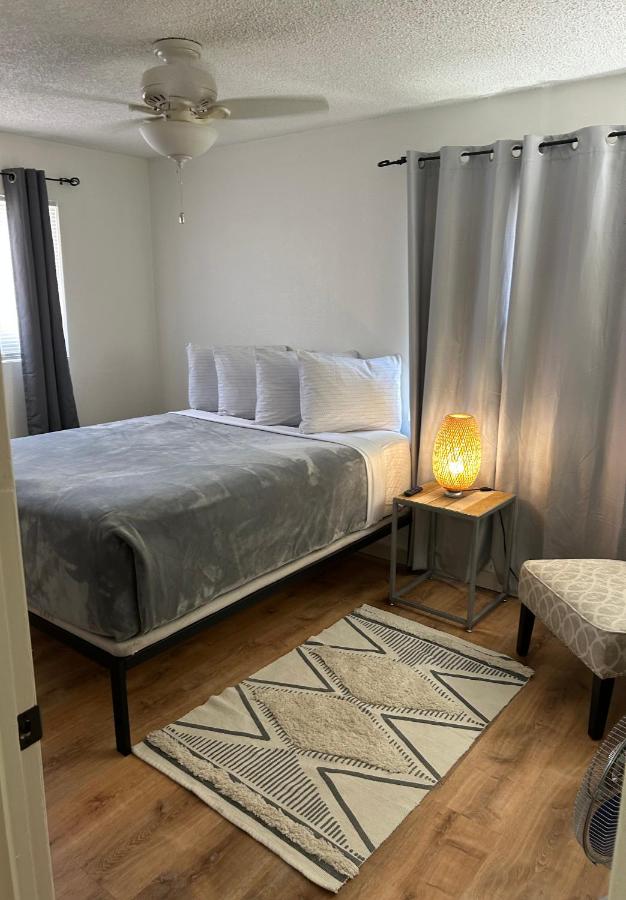 Awesome Las Vegas 4 Bdrm 2 Bath home off Strip - B&B Las Vegas