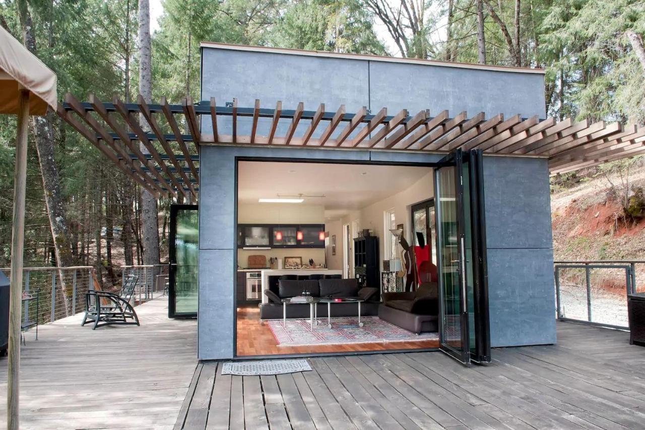 Stunning and Secluded Lakeside Getaway in the Grass Valley of California - Chambres d'hôtes Grass Valley