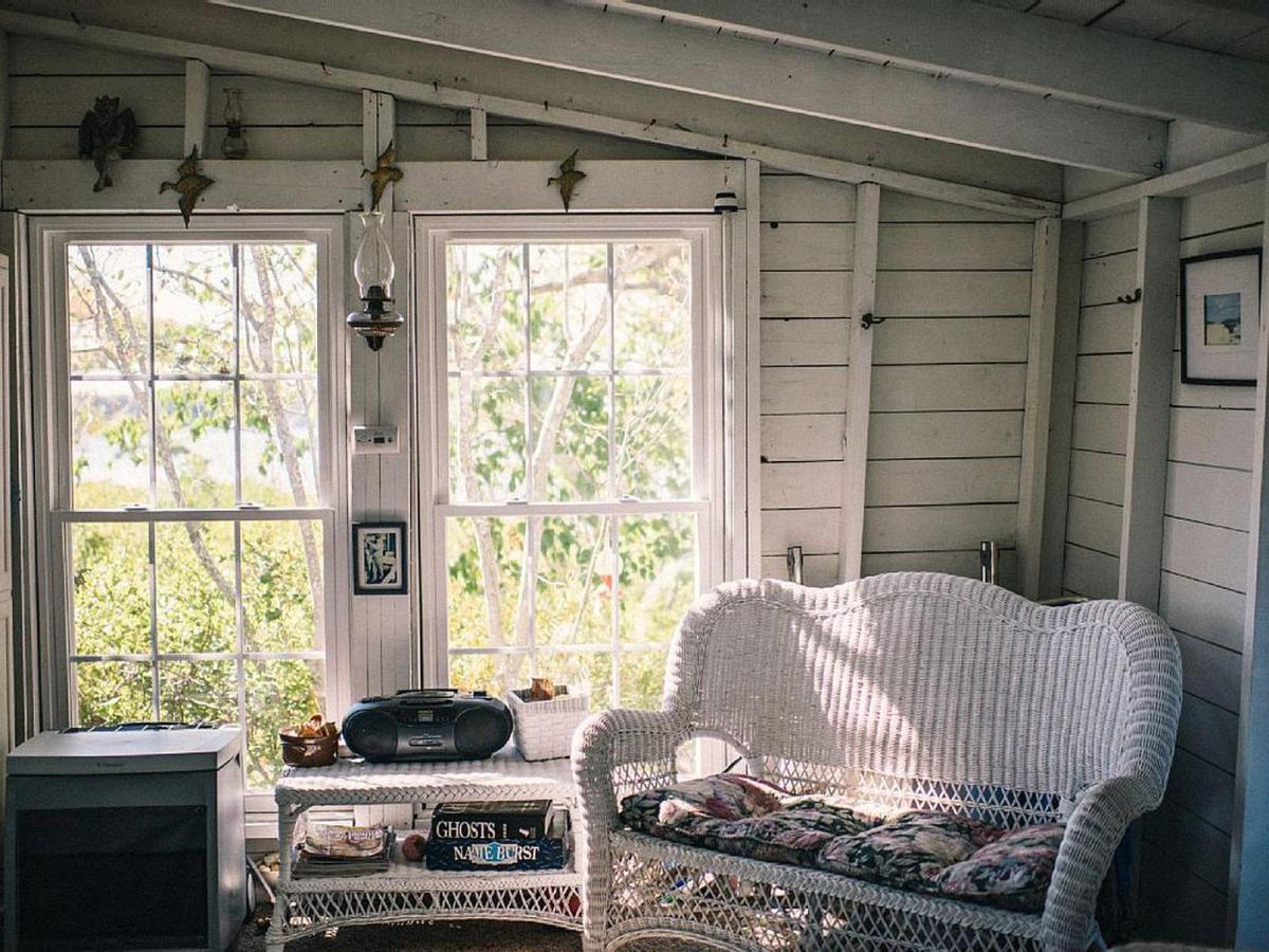 Off-The-Grid Cottage Rental with Beautiful Views on Crow Island, Maine - Bed and Breakfast Arrowsic