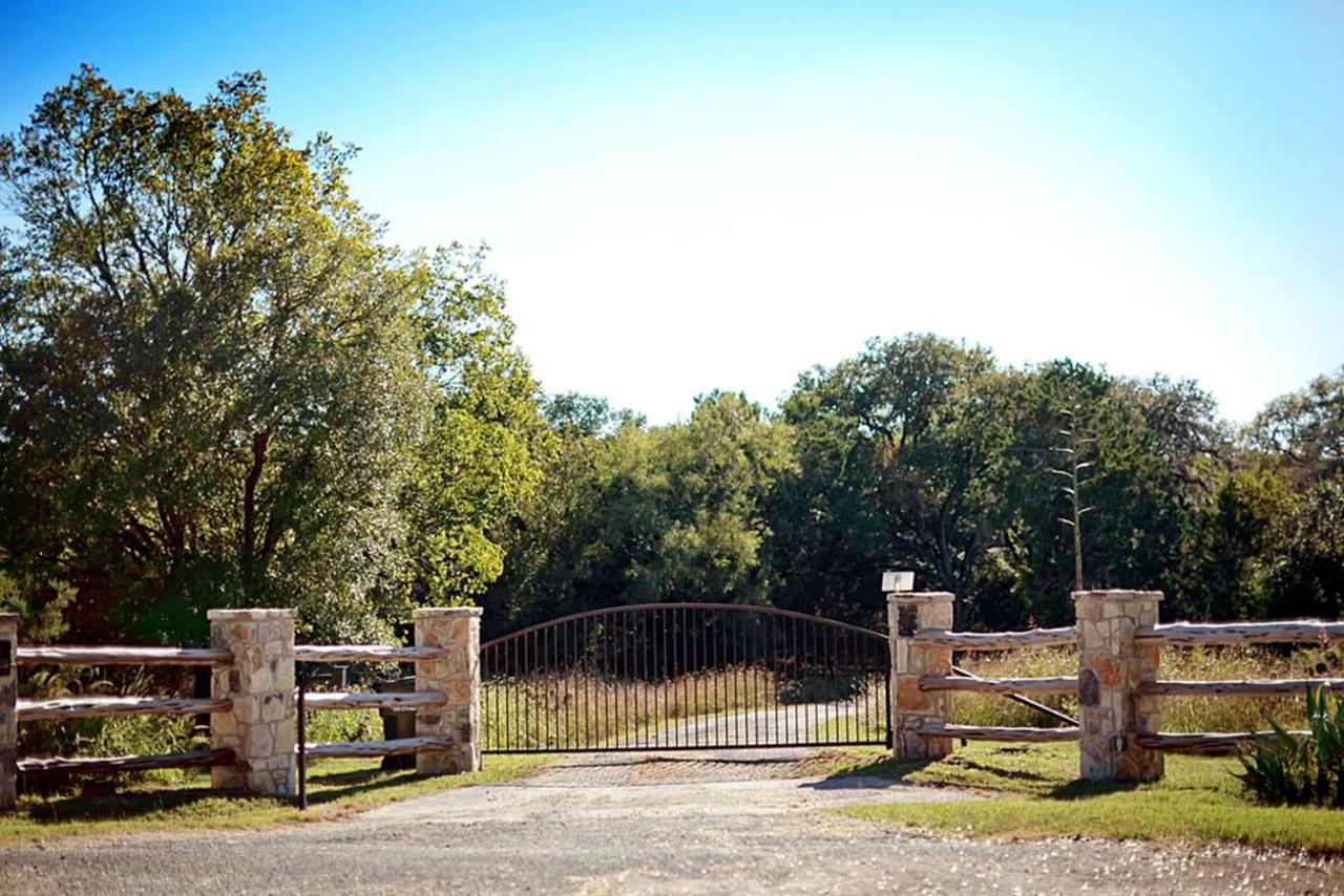 Excellent Riverfront Family Cabin Rental with Hot Tub in Wimberley, Texas - Ferienwohnung Wimberley