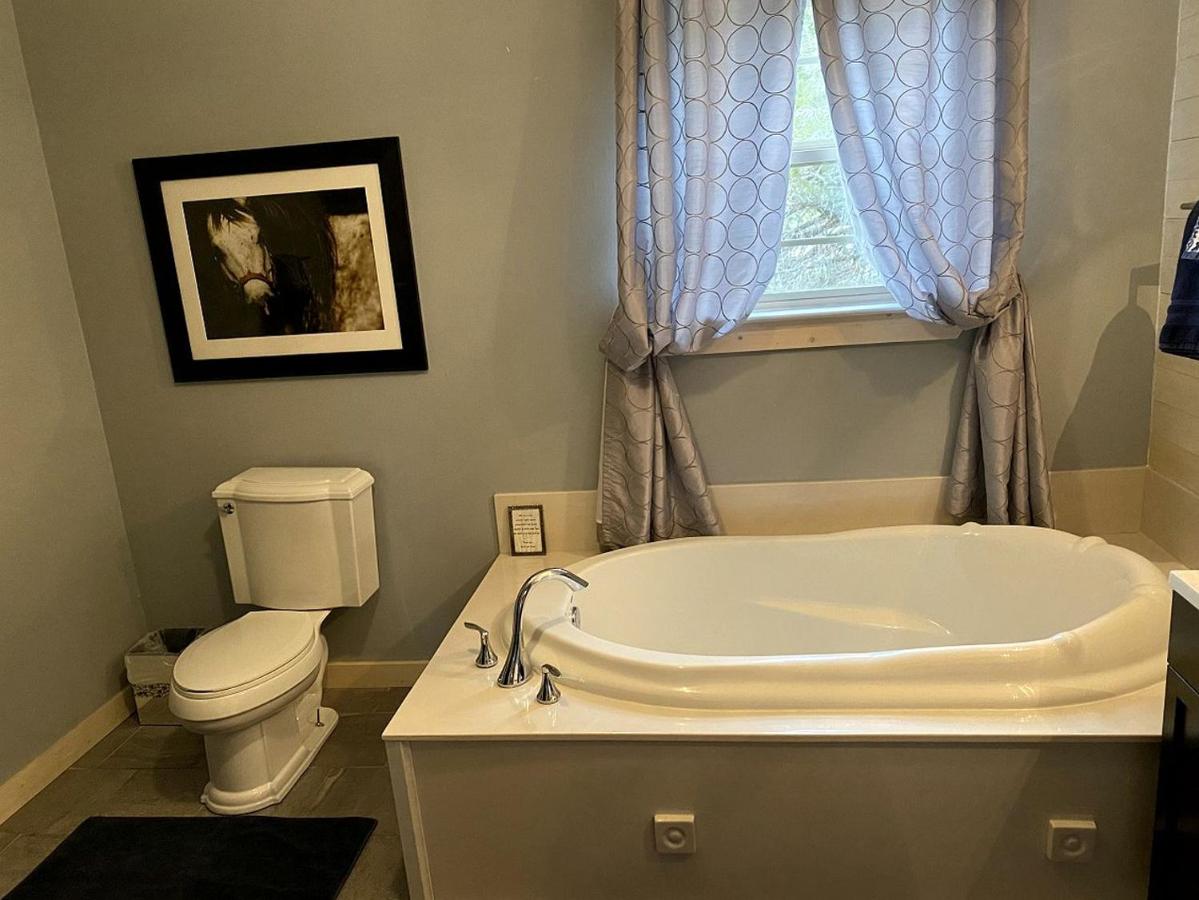 Chrming Pet-Friendly Vction Rentl with Privte Pool in Hys County, Texs - B&B Wimberley