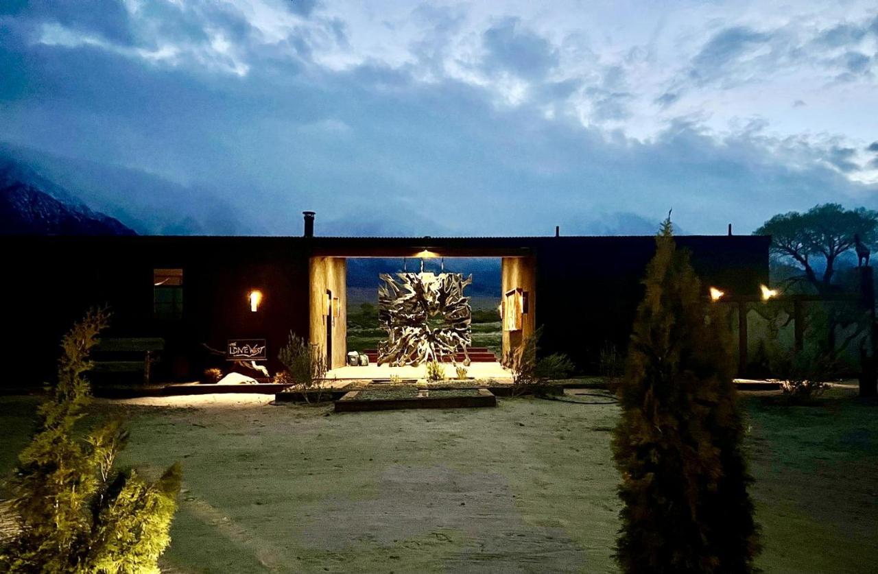 Luxury Design Rental with Breathtaking Mountain Views in Lone Pine, California - B&B Lone Pine