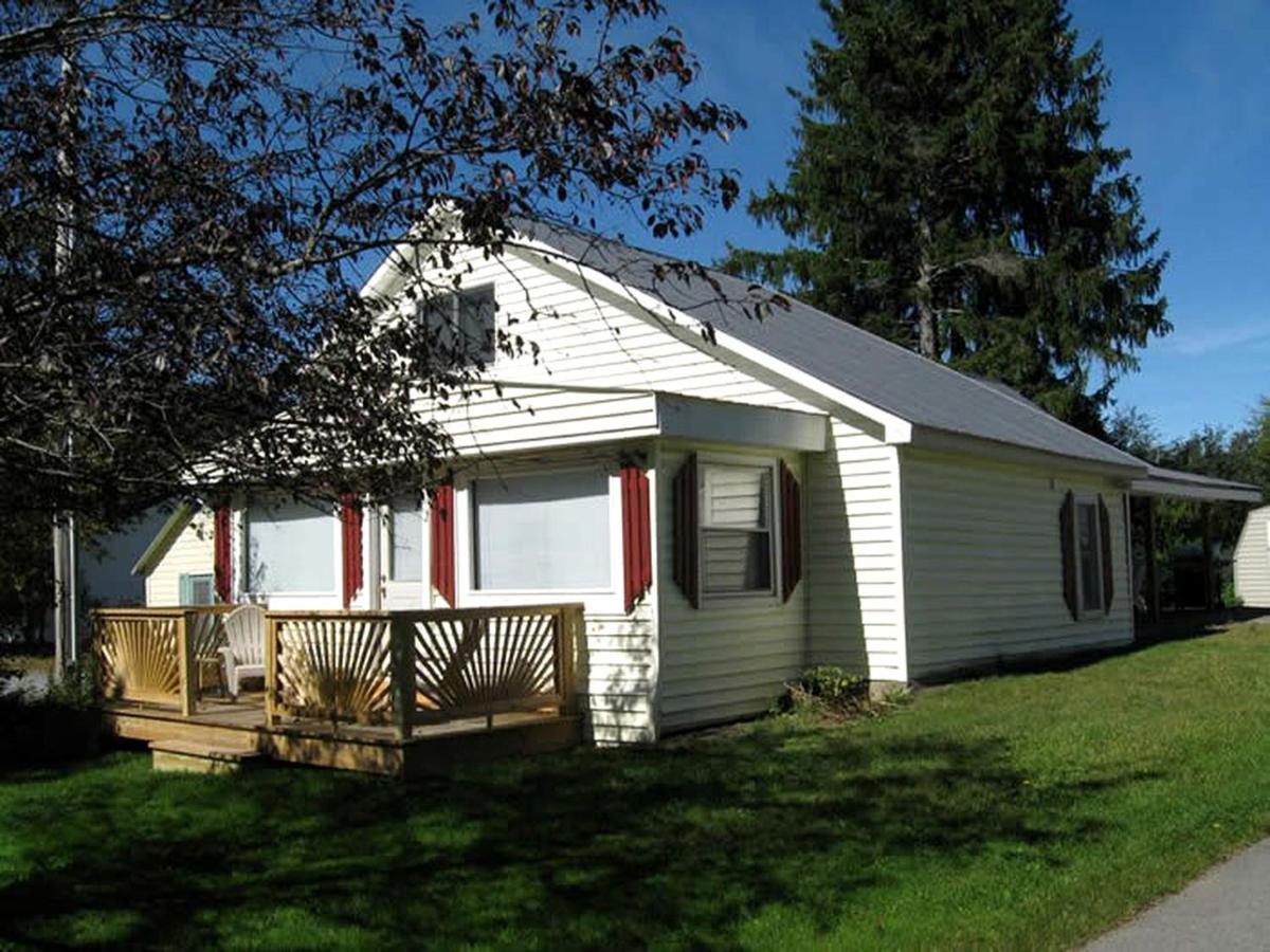 Unique Renovated Barn Rental with Pond near Cooperstown, New York - Bed and Breakfast Fly Creek
